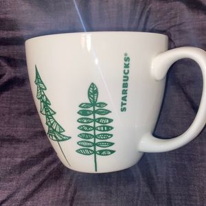 2015 Starbucks white ceramic 20fl ounce tree 🌲 coffee mug